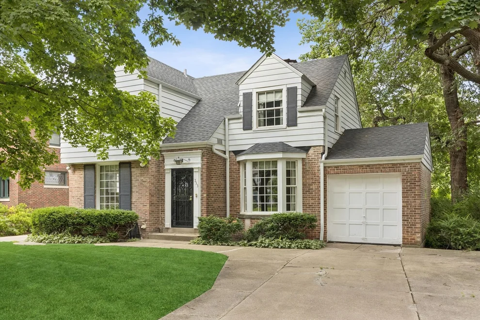 Unit for sale at 253 Northwood Road, Riverside, IL 60546