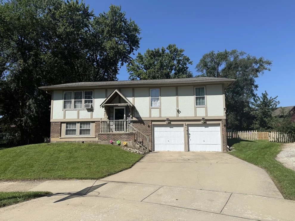 Unit for sale at 311 Robinhood Court, Bolingbrook, IL 60440