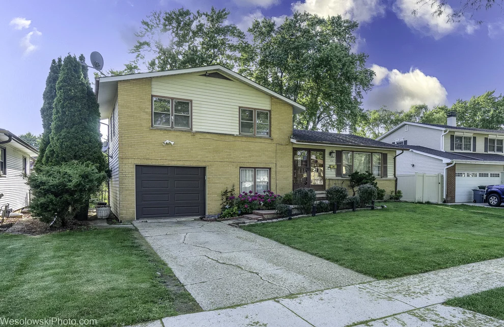 Unit for sale at 1408 S Fern Drive, Mount Prospect, IL 60056