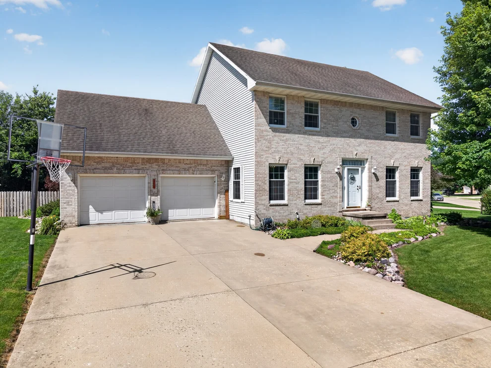 Unit for sale at 1101 Country Oak Drive, Ottawa, IL 61350