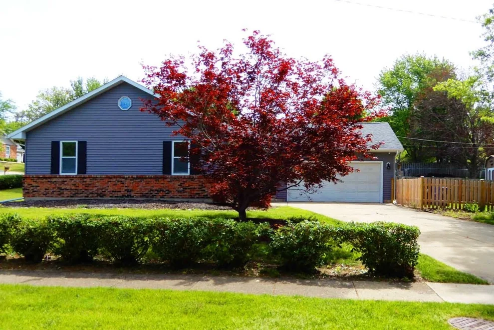 Unit for sale at 62 Alice Street, Algonquin, IL 60102