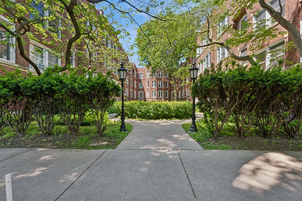 Unit for sale at 5470 S Woodlawn Avenue, Chicago, IL 60615