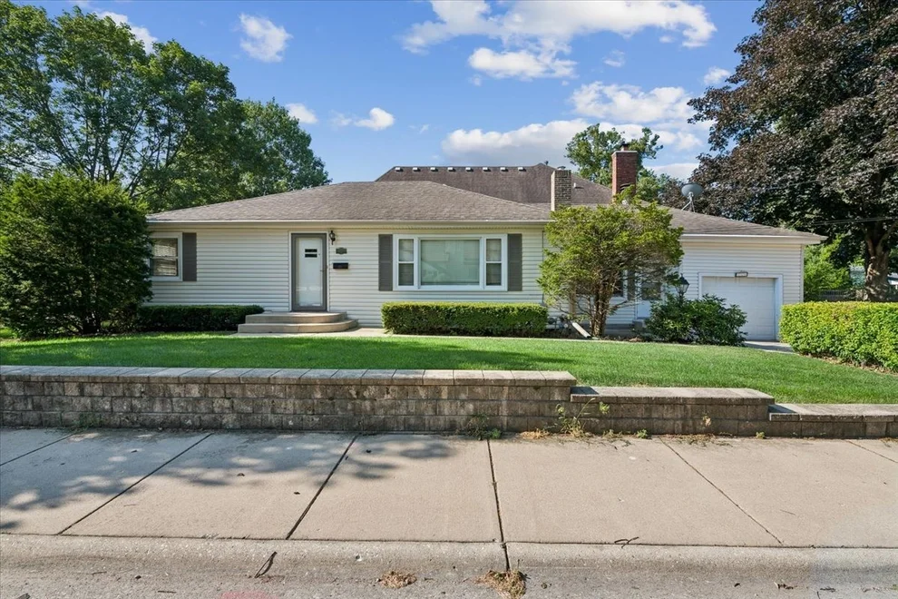 Unit for sale at 110 W 12th Avenue, Naperville, IL 60563