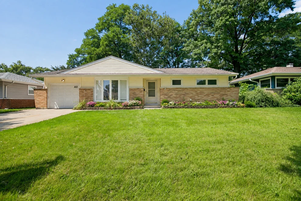 Unit for sale at 40 WILDWOOD Road, Elk Grove Village, IL 60007