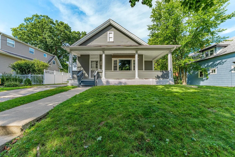 Unit for sale at 2520 Walnut Street, Blue Island, IL 60406