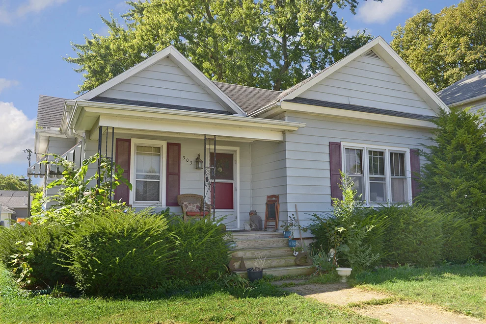 Unit for sale at 303 W Larue Street, Streator, IL 61364