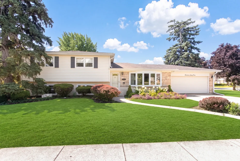 Unit for sale at 1469 Webster Lane, Des Plaines, IL 60018
