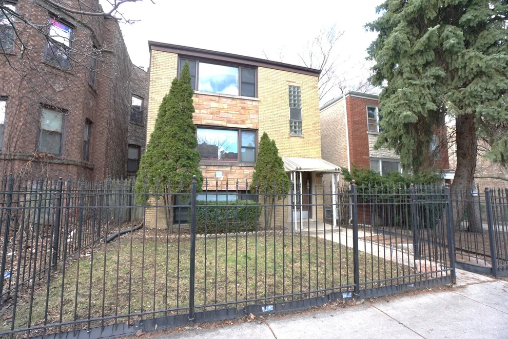 Unit for sale at 6430 N Hoyne Avenue, Chicago, IL 60645