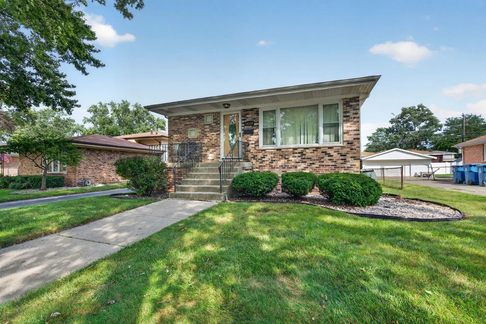 Unit for sale at 14339 Kolin Avenue, Midlothian, IL 60445
