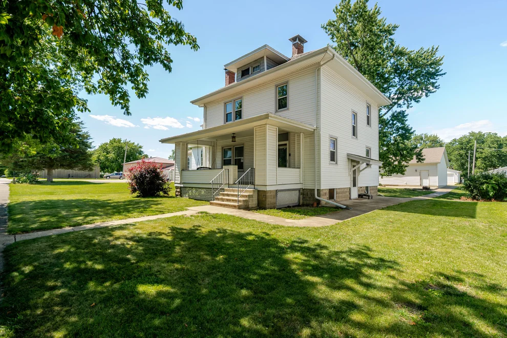 Unit for sale at 104 E 4th Street, Gridley, IL 61744