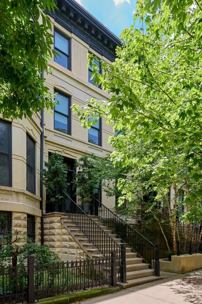 Unit for sale at 353 W BELDEN Avenue, Chicago, IL 60614