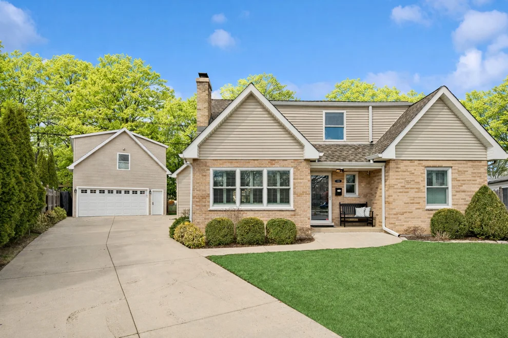 Unit for sale at 128 Parkview Road, Glenview, IL 60025