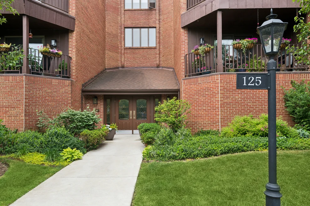 Unit for sale at 125 Boardwalk Place, Park Ridge, IL 60068
