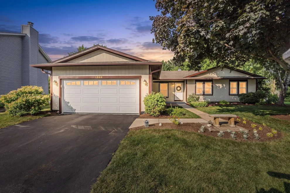Unit for sale at 1526 Sycamore Lane, Aurora, IL 60504
