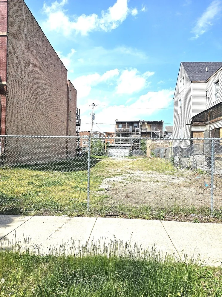 Unit for sale at 1524 E Marquette Road, Chicago, IL 60637