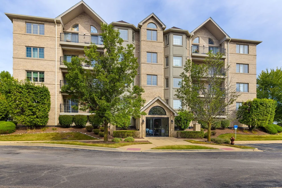 Unit for sale at 8505 Woodward Avenue, Woodridge, IL 60517
