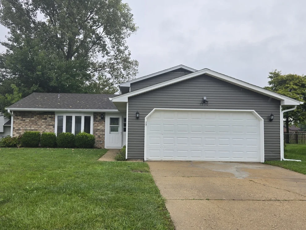Unit for sale at 1310 Leawood Drive, Elgin, IL 60120