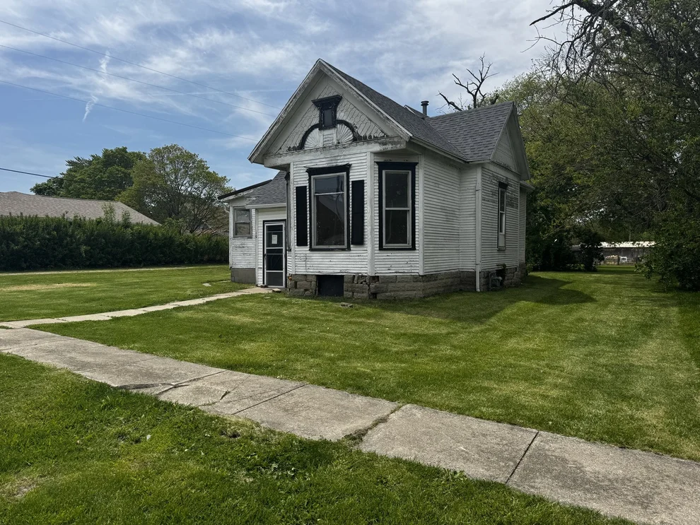 Unit for sale at 10 N 3rd Street, Chatsworth, IL 60921