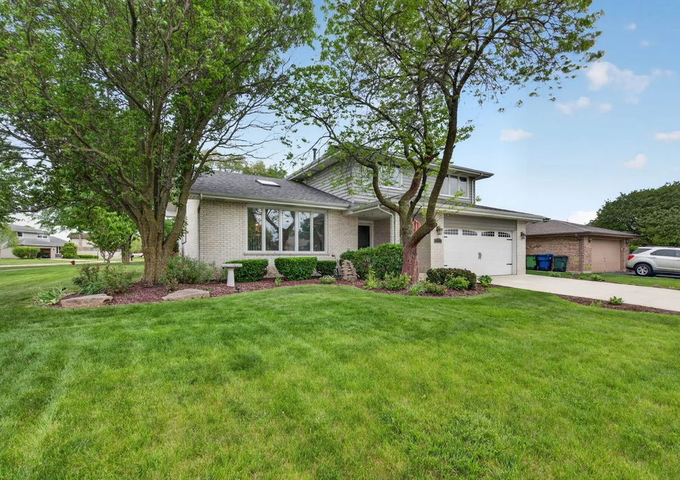 Unit for sale at 7701 Lakeview Terrace, Frankfort, IL 60423
