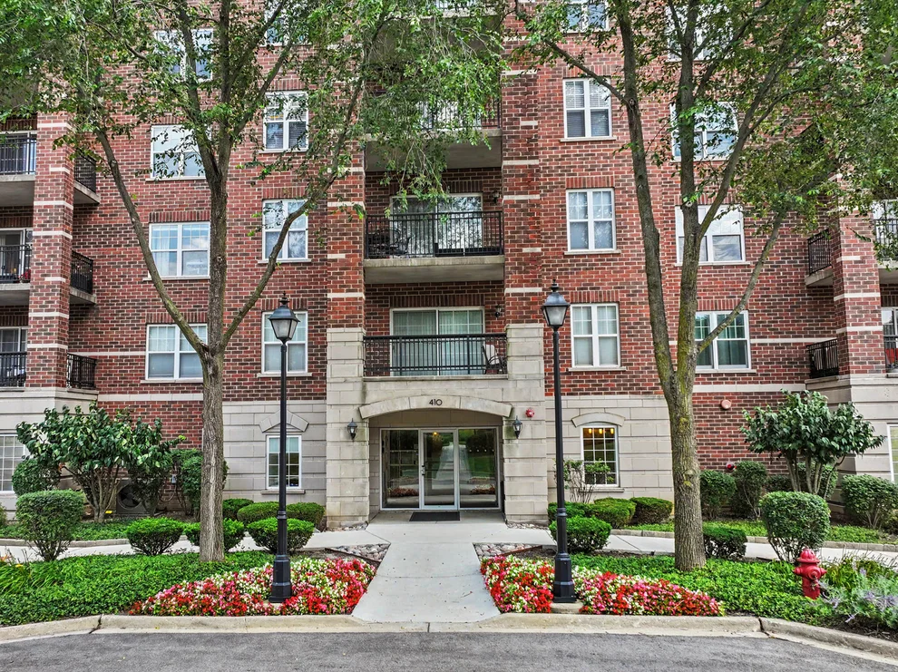 Unit for sale at 410 W MAHOGANY Court, Palatine, IL 60067