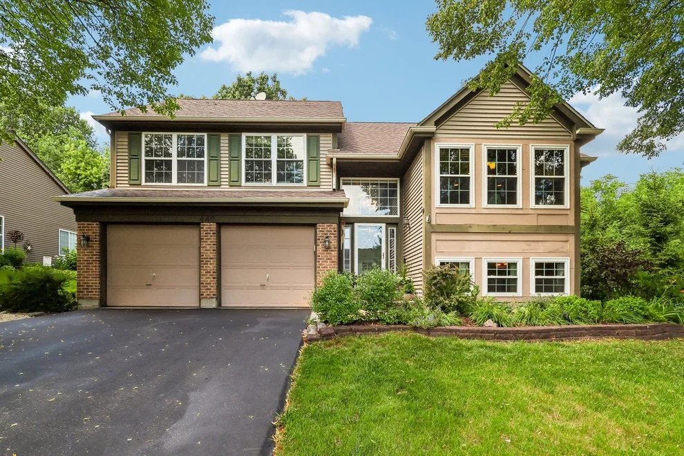 Unit for sale at 442 Harbor Drive, Carpentersville, IL 60110