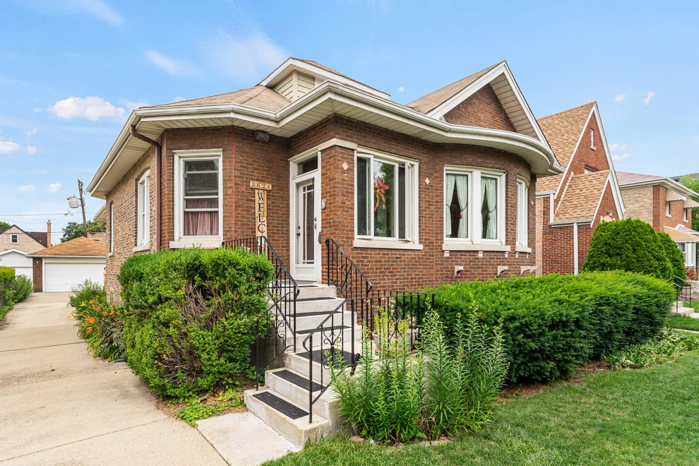 Unit for sale at 3624 Wenonah Avenue, Berwyn, IL 60402