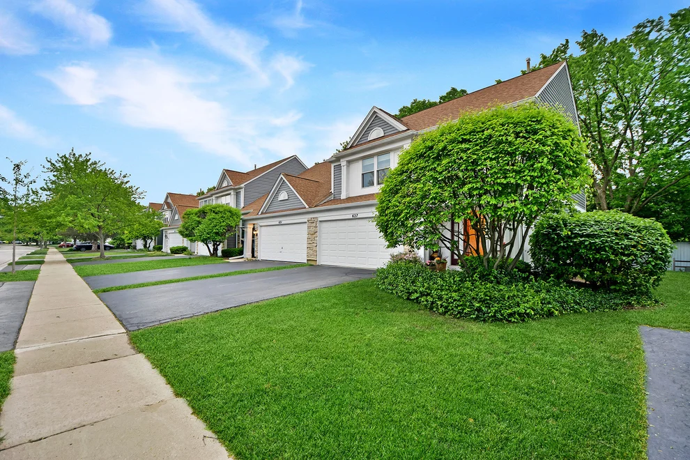 Unit for sale at 627 N Charter Hall Drive, Palatine, IL 60067