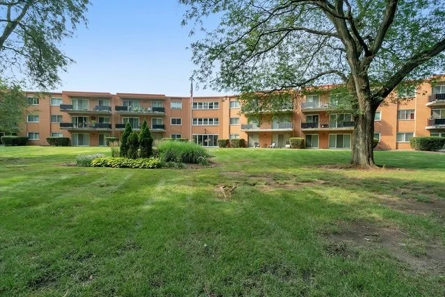 Unit for sale at 940 Holbrook Road, Homewood, IL 60430