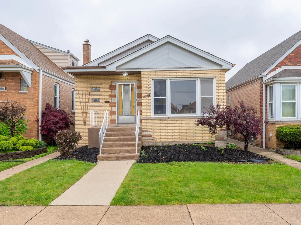 Unit for sale at 5028 S La Porte Avenue, Chicago, IL 60638