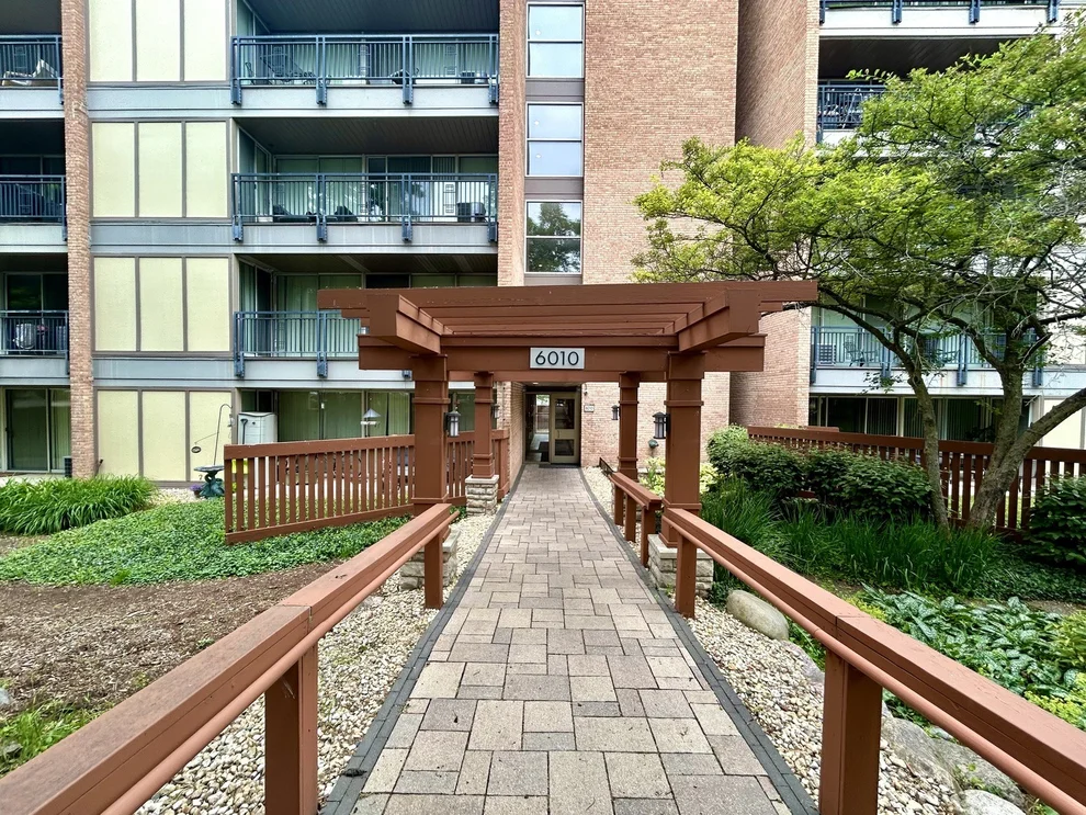 Unit for sale at 6010 Oakwood Drive, Lisle, IL 60532