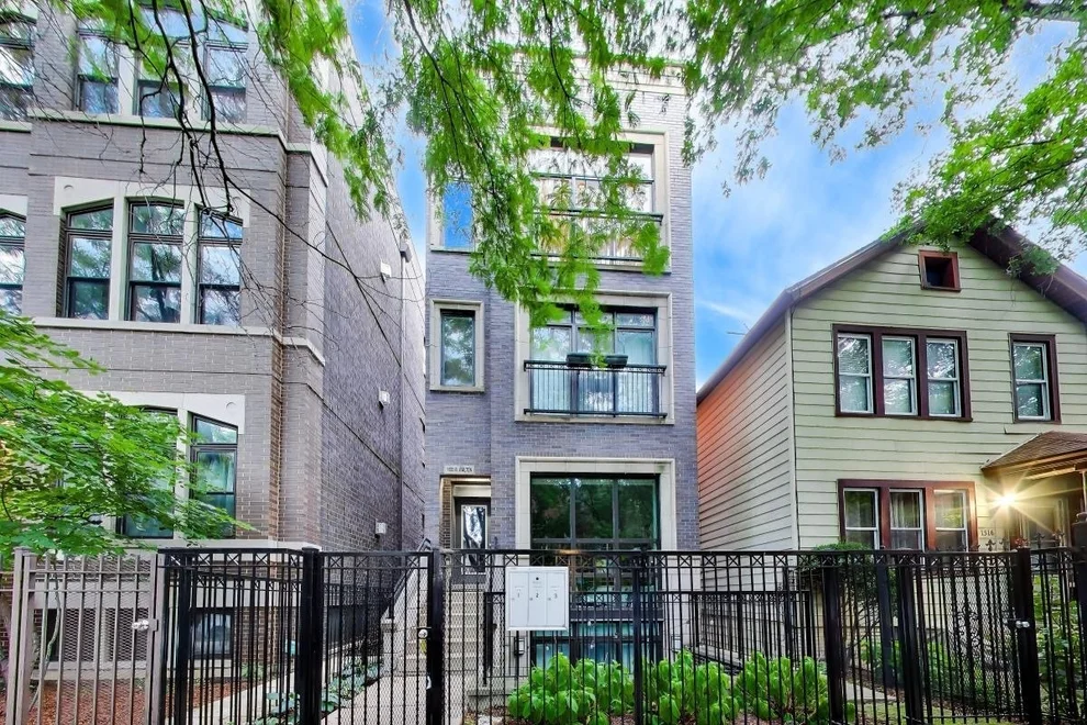 Unit for sale at 1520 W Walton Street, Chicago, IL 60642