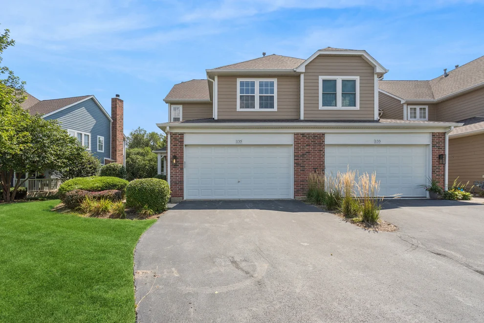 Unit for sale at 135 Tanglewood Drive, Glen Ellyn, IL 60137