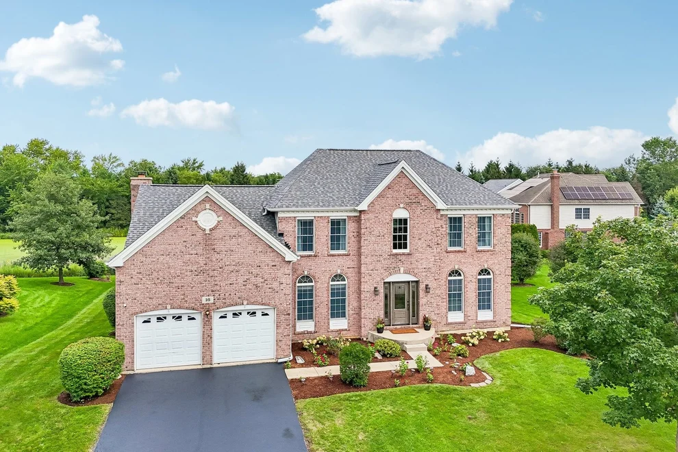 Unit for sale at 16 Eagle Ridge Drive, Hawthorn Woods, IL 60047