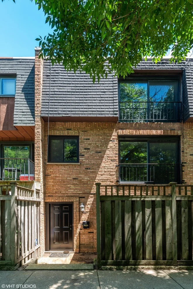 Unit for sale at 924 W Wrightwood Avenue, Chicago, IL 60614