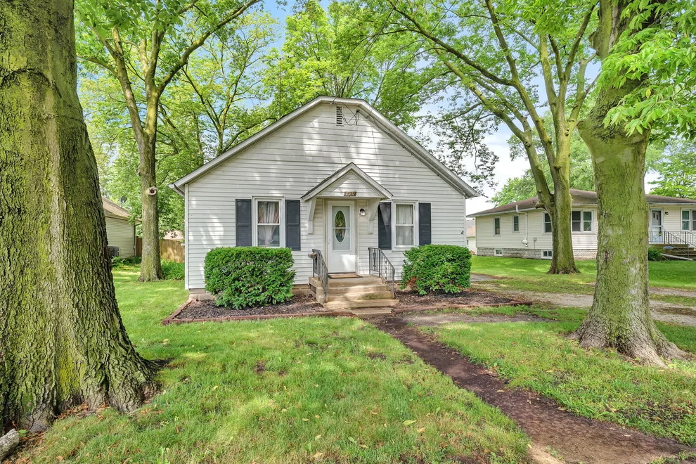 Unit for sale at 220 S Marguerite Street, Coal City, IL 60416