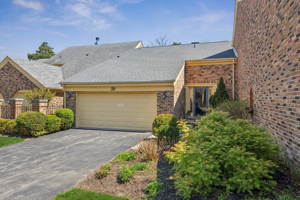 Unit for sale at 39 The Court of Cobblestone Court, Northbrook, IL 60062