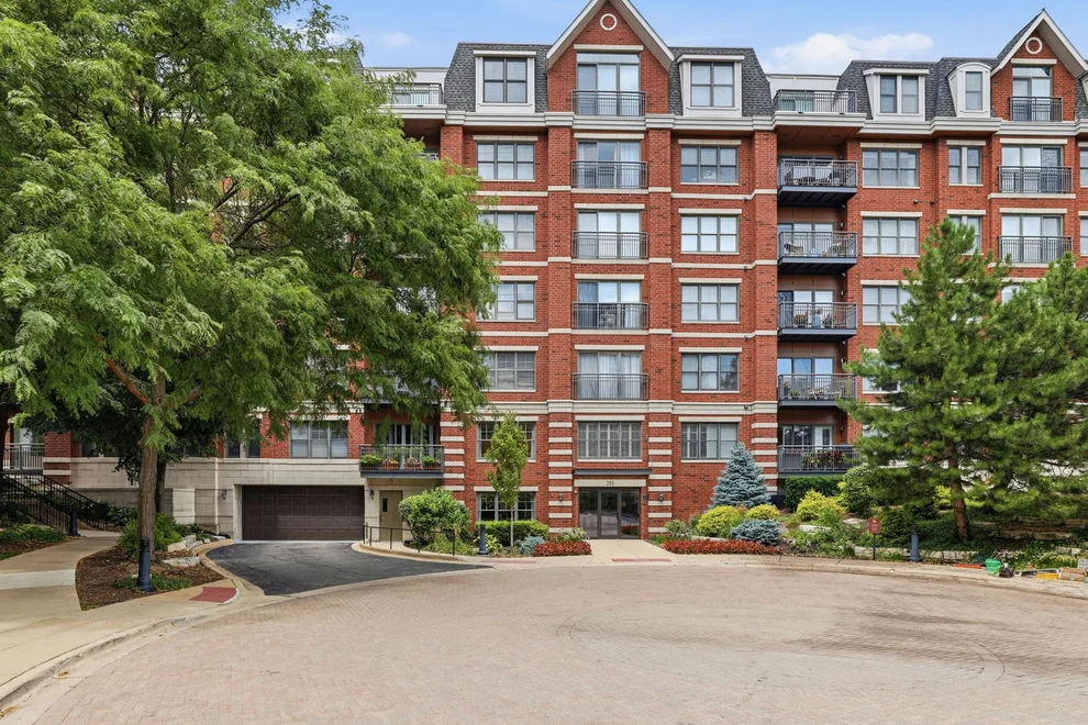 Unit for sale at 255 E Liberty Drive, Wheaton, IL 60187