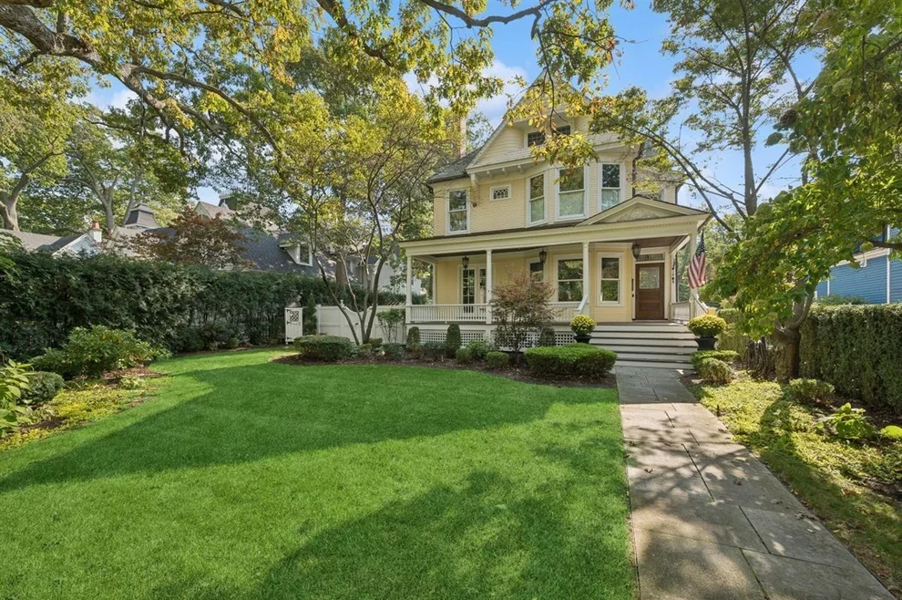 Unit for sale at 815 Lake Avenue, Wilmette, IL 60091