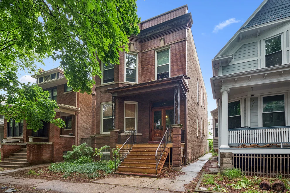 Unit for sale at 4734 N Artesian Avenue, Chicago, IL 60625