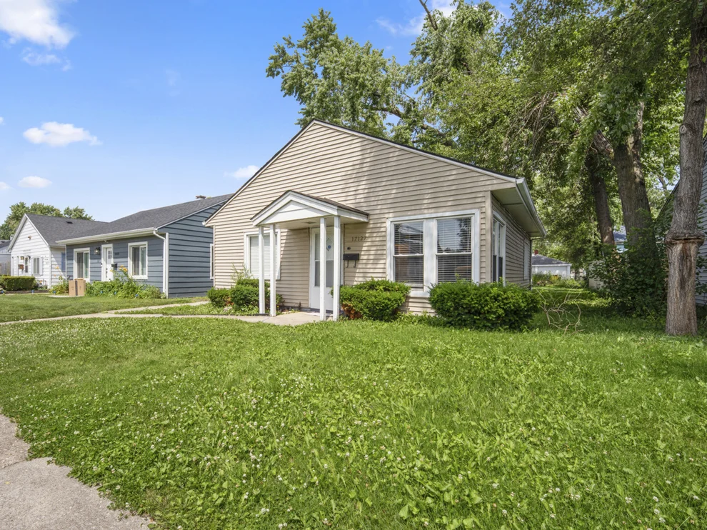 Unit for sale at 17127 Park Avenue, Lansing, IL 60438