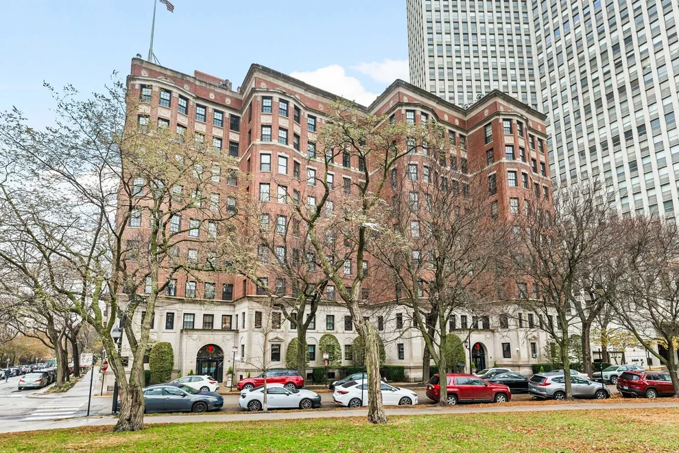 Unit for sale at 2600 N Lakeview Avenue, Chicago, IL 60614