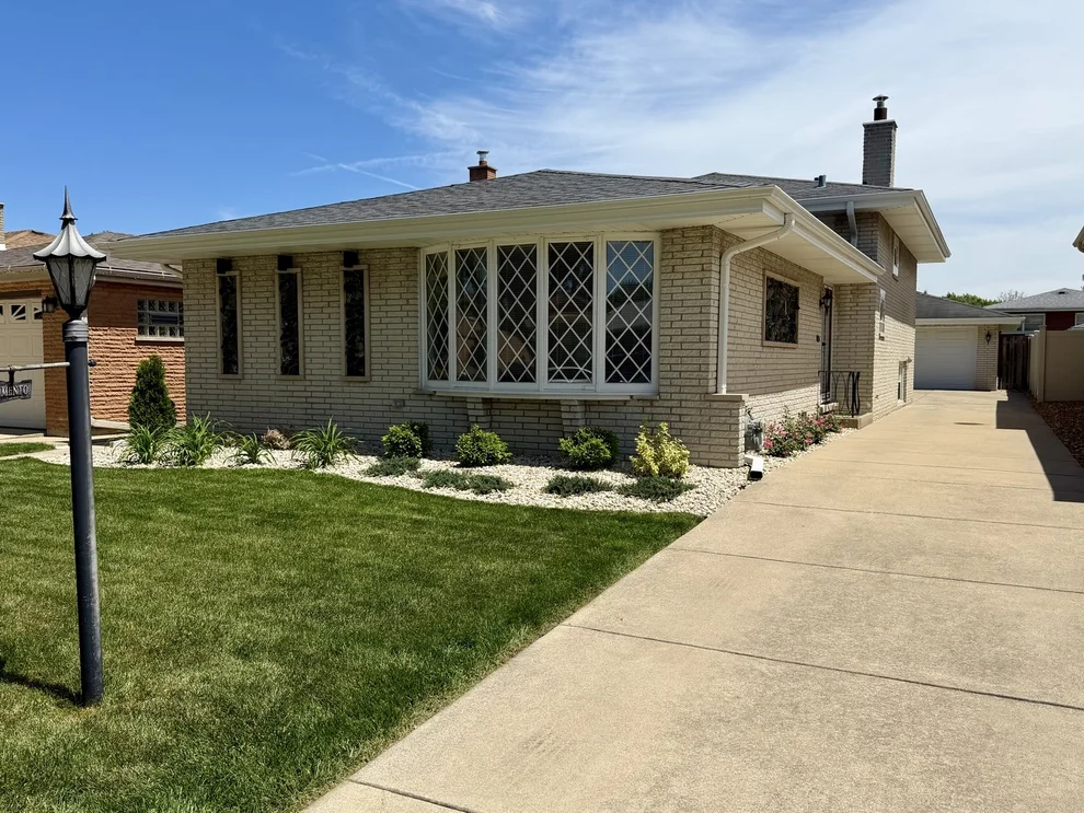 Unit for sale at 8927 S Sacramento Avenue, Evergreen Park, IL 60805