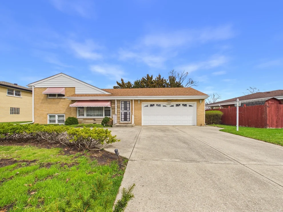 Unit for sale at 9275 Clancy Drive, Des Plaines, IL 60016