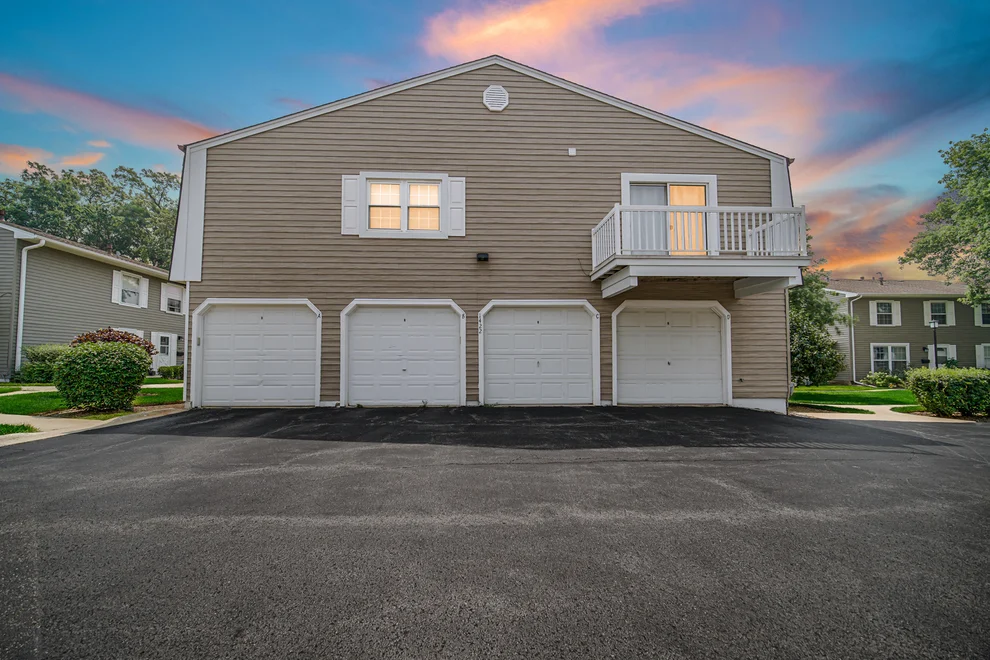 Unit for sale at 1422 Woodcutter Lane, Wheaton, IL 60189