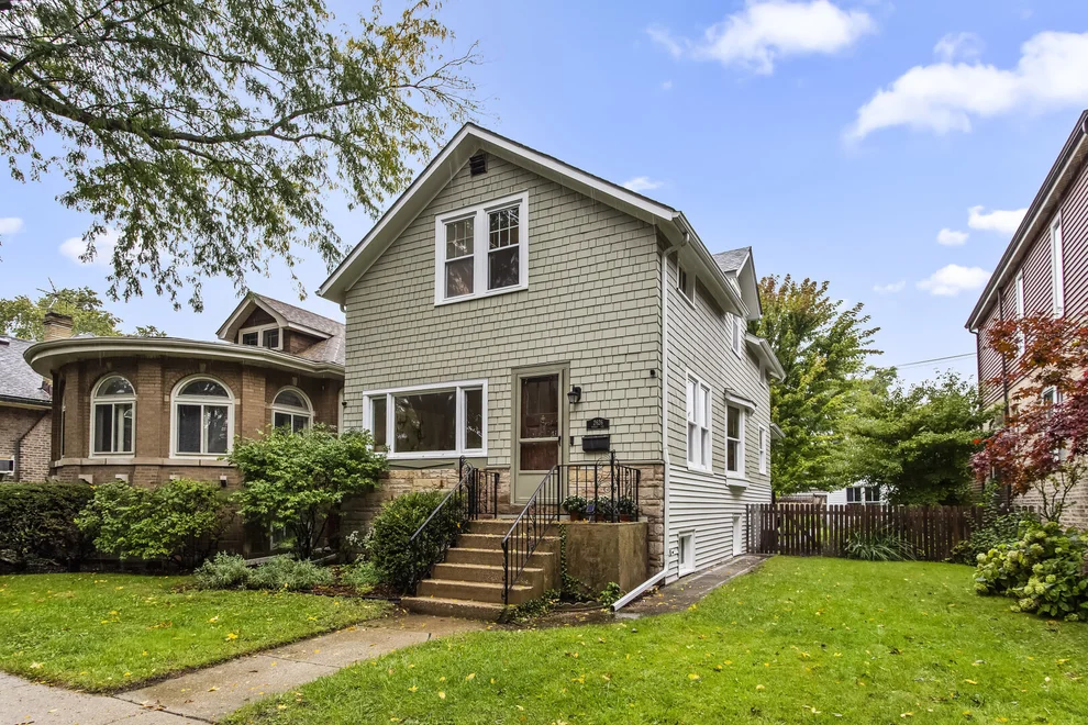 Unit for sale at 2626 W Morse Avenue, Chicago, IL 60645