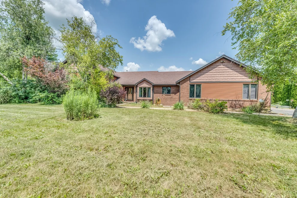 Unit for sale at 41W700 LENZ Road, Elgin, IL 60124