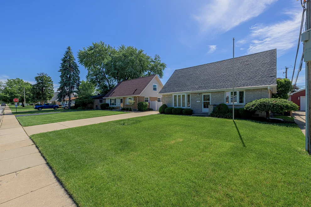 Unit for sale at 12912 W Playfield Drive, Crestwood, IL 60418