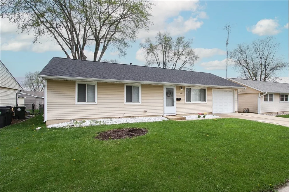 Unit for sale at 814 Oriole Drive, Streamwood, IL 60107