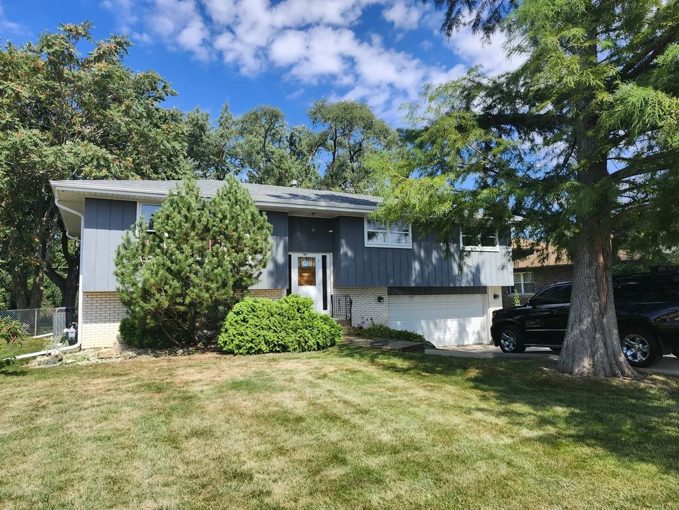 Unit for sale at 7822 W 100th Place, Palos Hills, IL 60465