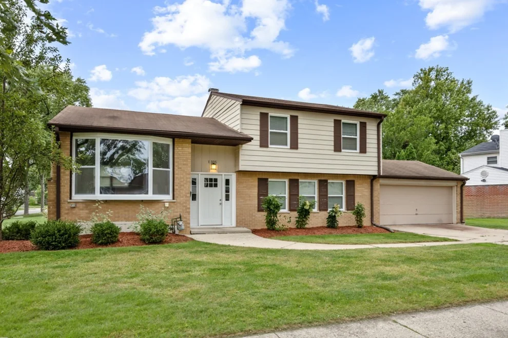 Unit for sale at 1505 E Michele Drive, Palatine, IL 60074